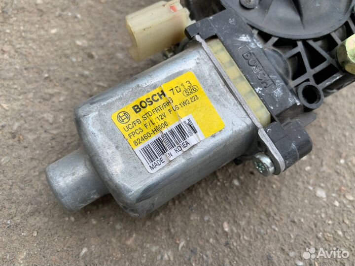 Моторчик стеклоподъемника передний правый Rio 4