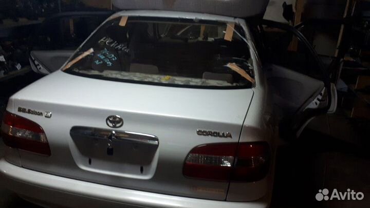 Стекло кузова заднее Toyota Corolla AE110 5A-FE