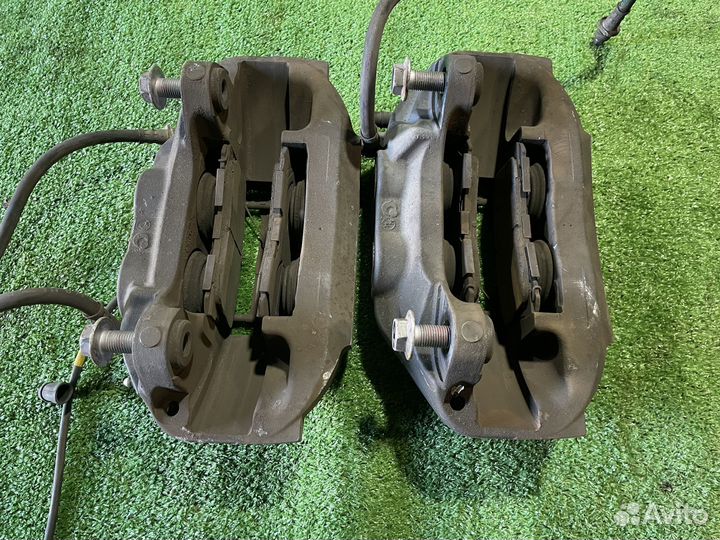 Суппорта передние Lexus LS600h