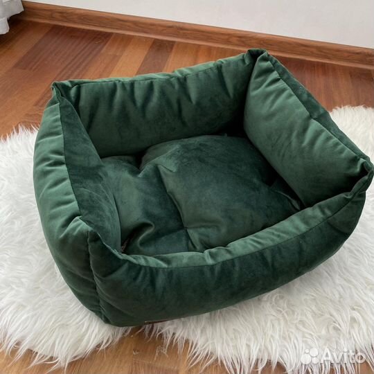 Лежанка среднего размера зелёная для собак