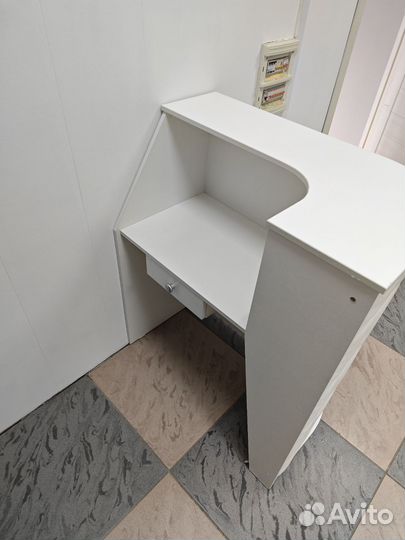 Стойка ресепшн