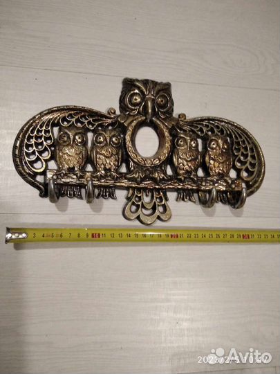 Настенная вешалка