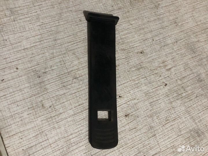 Фиксатор верхней крышки крыла MAN