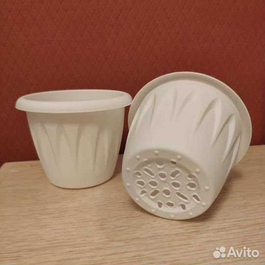 Горшок для цветов белый маленький 10см