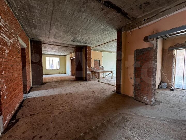 Дом 334,9 м² на участке 8,1 сот.