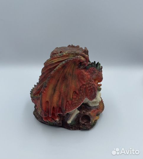 Статуэтка дракона