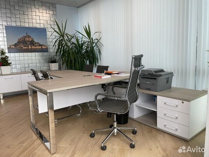 Стол для руководителя с греденцией. С ндс