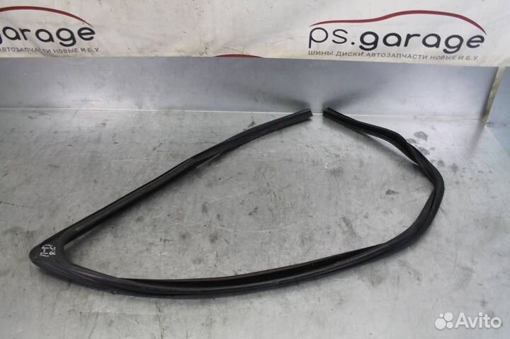 Уплотнитель стекла двери передней правой Renault