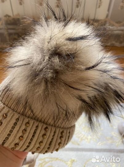 Шапка фирменная. С натуральным пухом