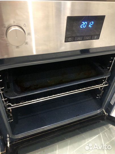 Электрический духовой шкаф Samsung NV68A1145RS/WT