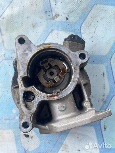 Насос вакуумный 06H145100AB