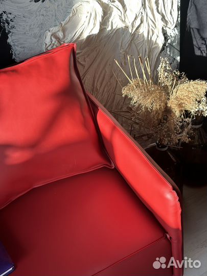 Кожаный диван