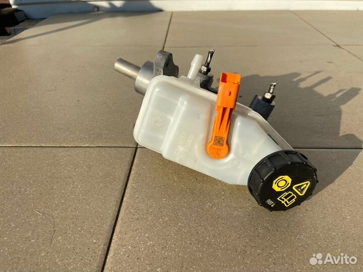 Главный тормозной цилиндр Nissan Almera G15