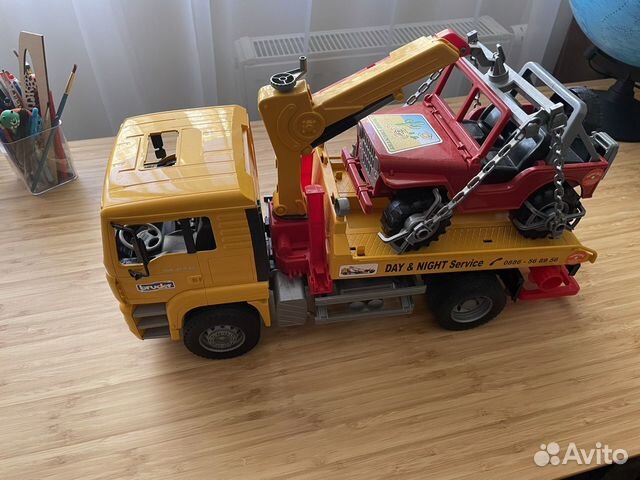 Bruder эвакуатор и джип игрушка