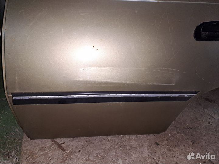 Задняя левая дверь на daewoo nexia золотистая