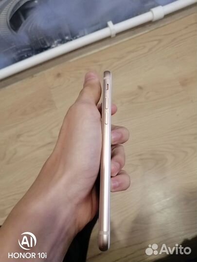 iPhone 8, 64 ГБ