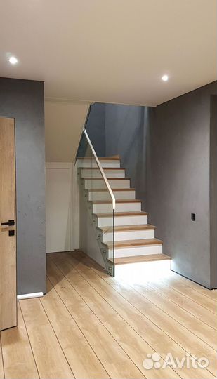 Стеклянное ограждение для лестницы