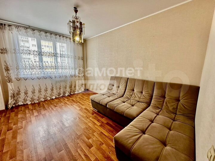 Доля в 2-к. квартире, 57,6 м², 3/17 эт.