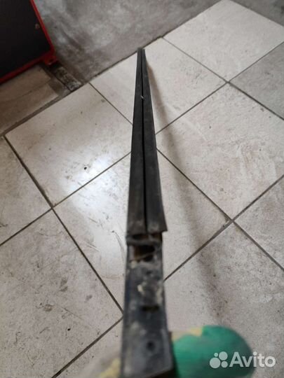 Молдинг стекла передней левой двери Opel Corsa D