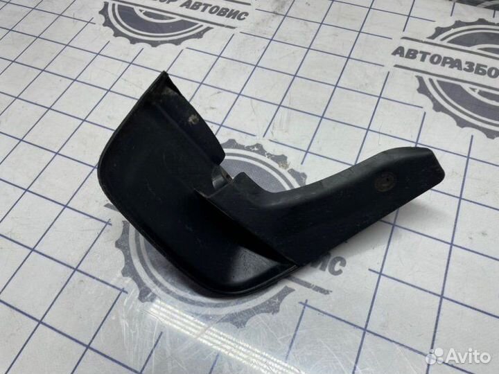 Брызговик задний левый Toyota Corolla E120 3zzfe