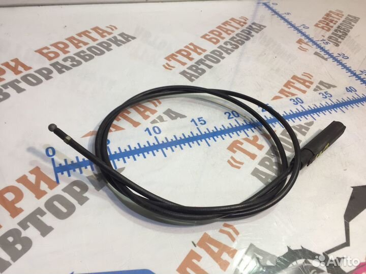 Шкода Октавия Трос замка капота