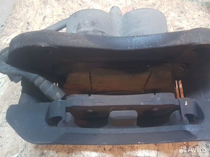 Суппорт KIA Carnival (06) передний правый OE KIA