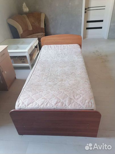 Кровать