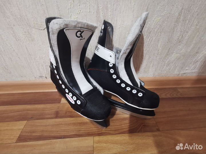 Коньки хоккейные