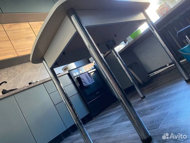 Кухонный стол