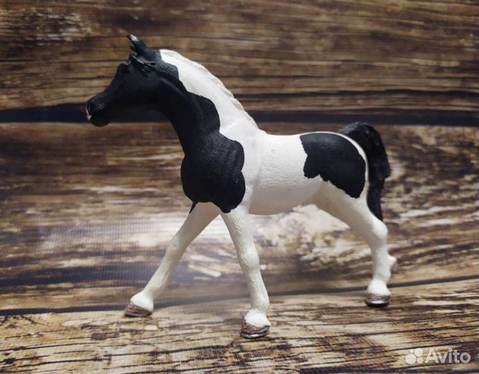 Schleich фигурки лошадей пегой масти