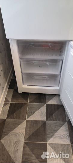 Холодильник новый