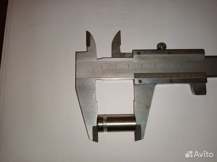 Дистанционный стеклодержатель. 25x12 мм