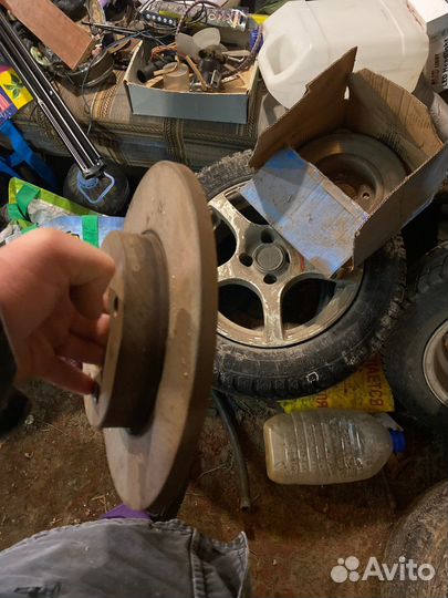 Продам 2 тормозных диска vw