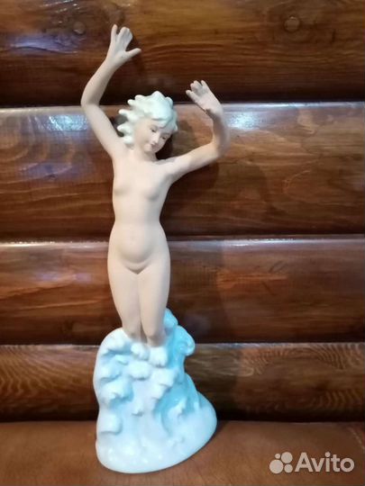 Статуэтки фарфоровые