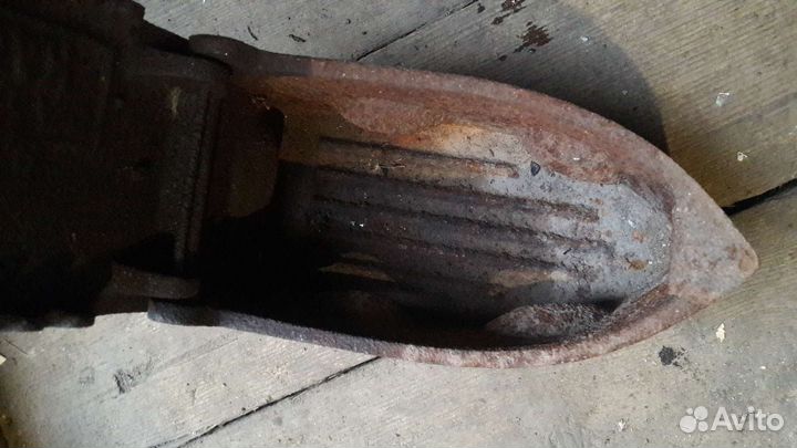 Утюг старинный угольный