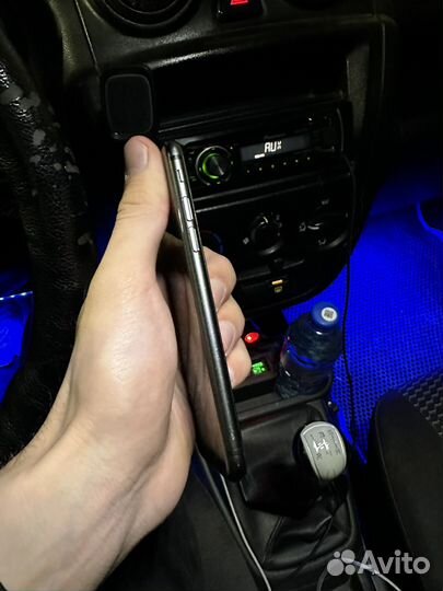 iPhone 8, 64 ГБ