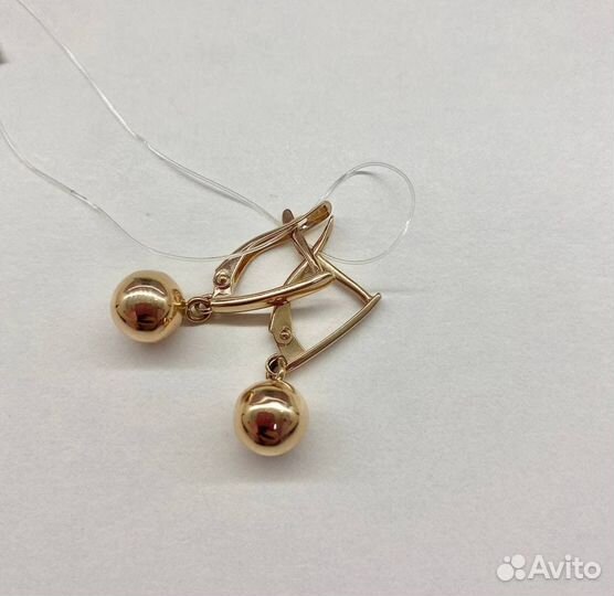 Золотые серьги с подвесками шариками