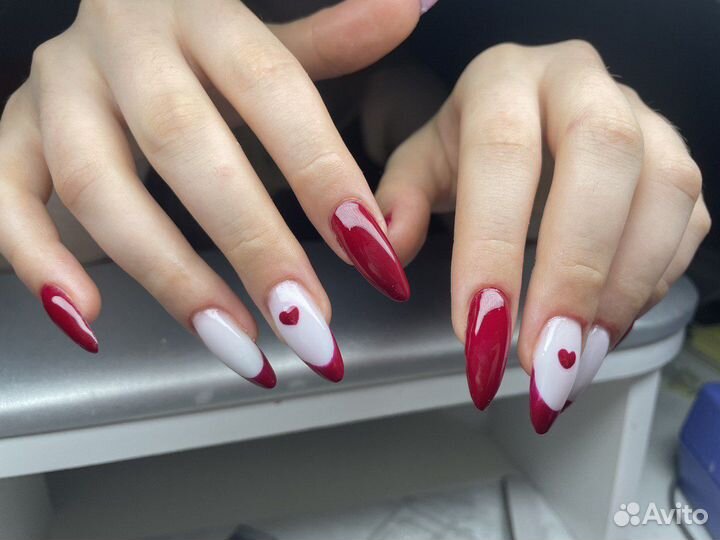 Модель на маникюр