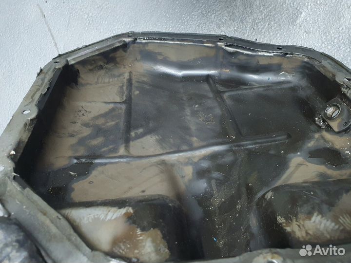 Масляный поддон двигателя Nissan MR20DE