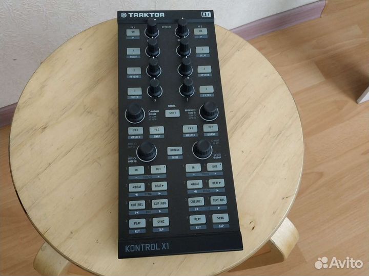 Dj контроллер traktor X1