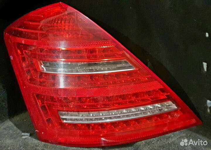 Фонарь задний, левый на мерседес w221