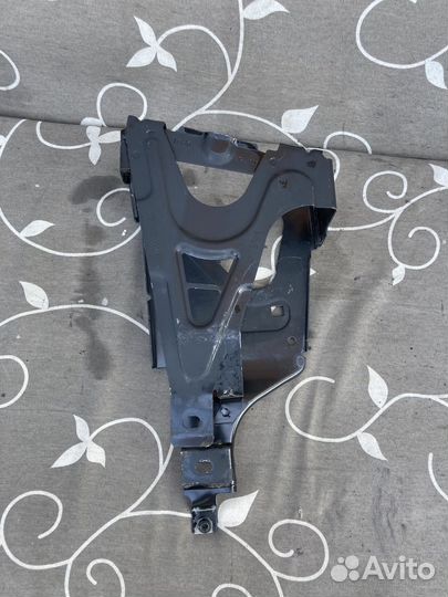 Кронштей замка ппередней панели bmw f 10