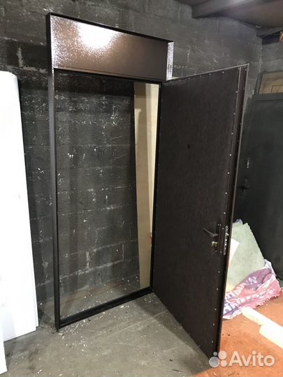 Металлическая дверь