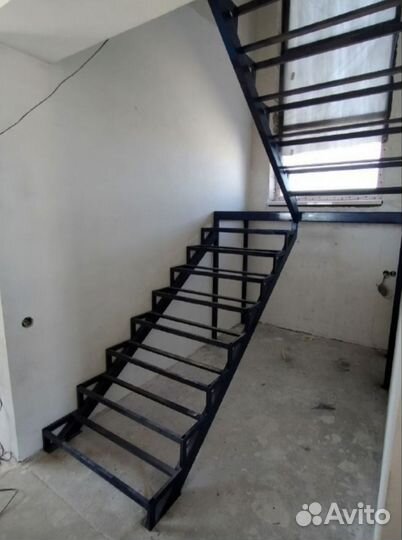Лестница на металлокаркасе. От производителя
