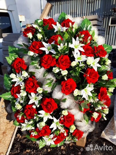 Венки ритуальные траурные искуственные цветы кругл