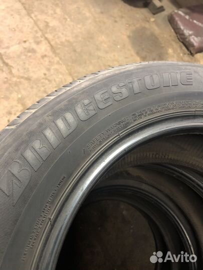 Bridgestone Dueler H/T 687 225/65 R17