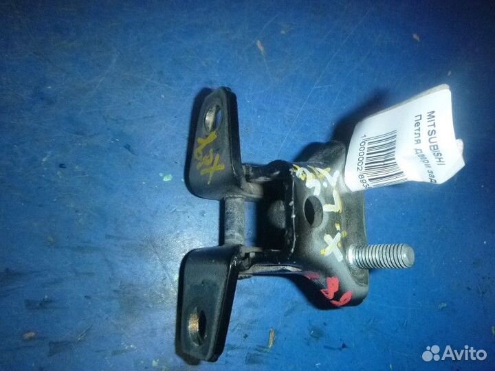 Петля двери задней левой верхняя mitsubishi outlan