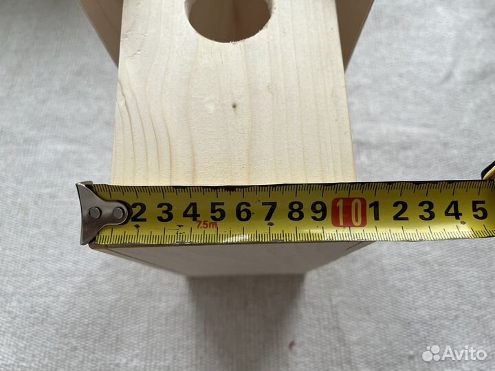 Кормушка для птиц и белок из дерева