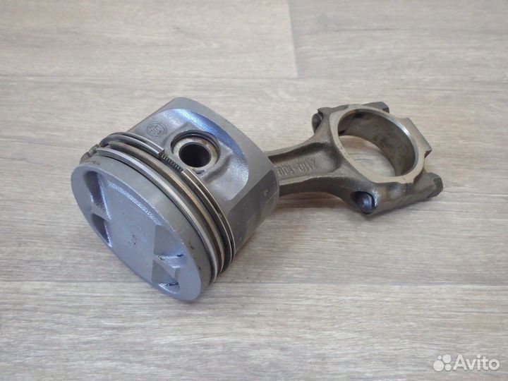 Поршень с шатуном 2112