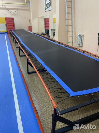 Акробатическая батутная дорожка